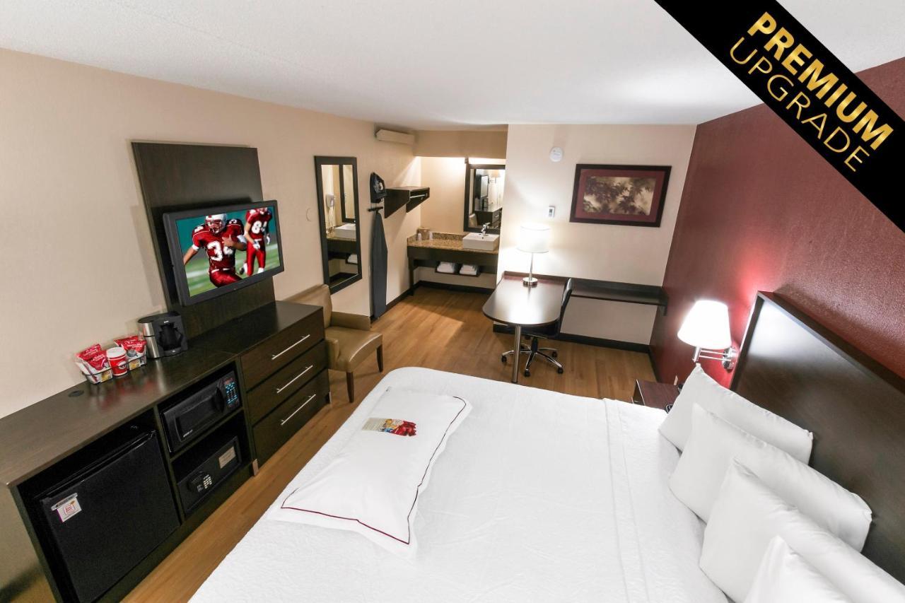 Red Roof Inn Plus+ Philadelphia Airport Essington Exterior photo