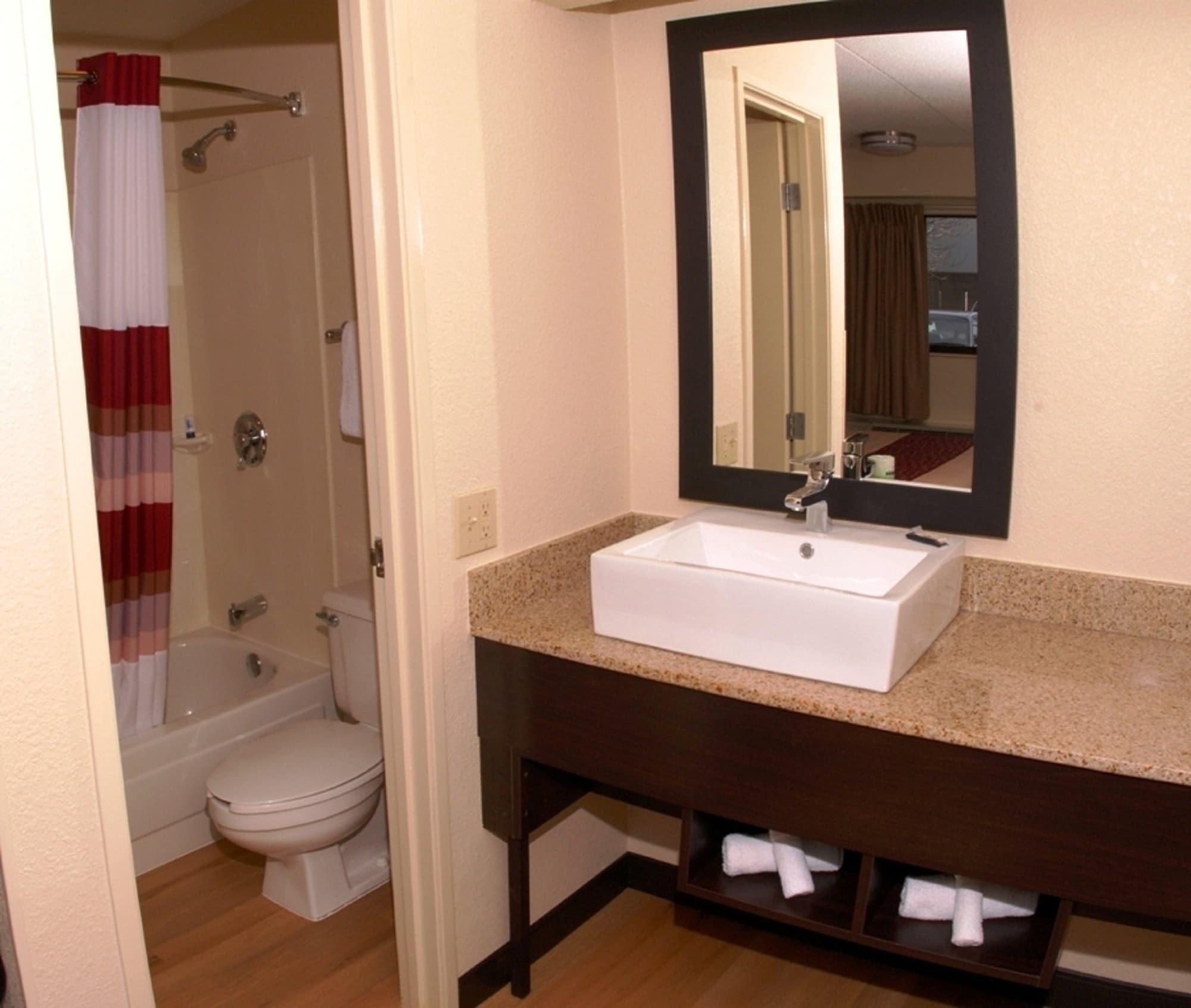 Red Roof Inn Plus+ Philadelphia Airport Essington Exterior photo