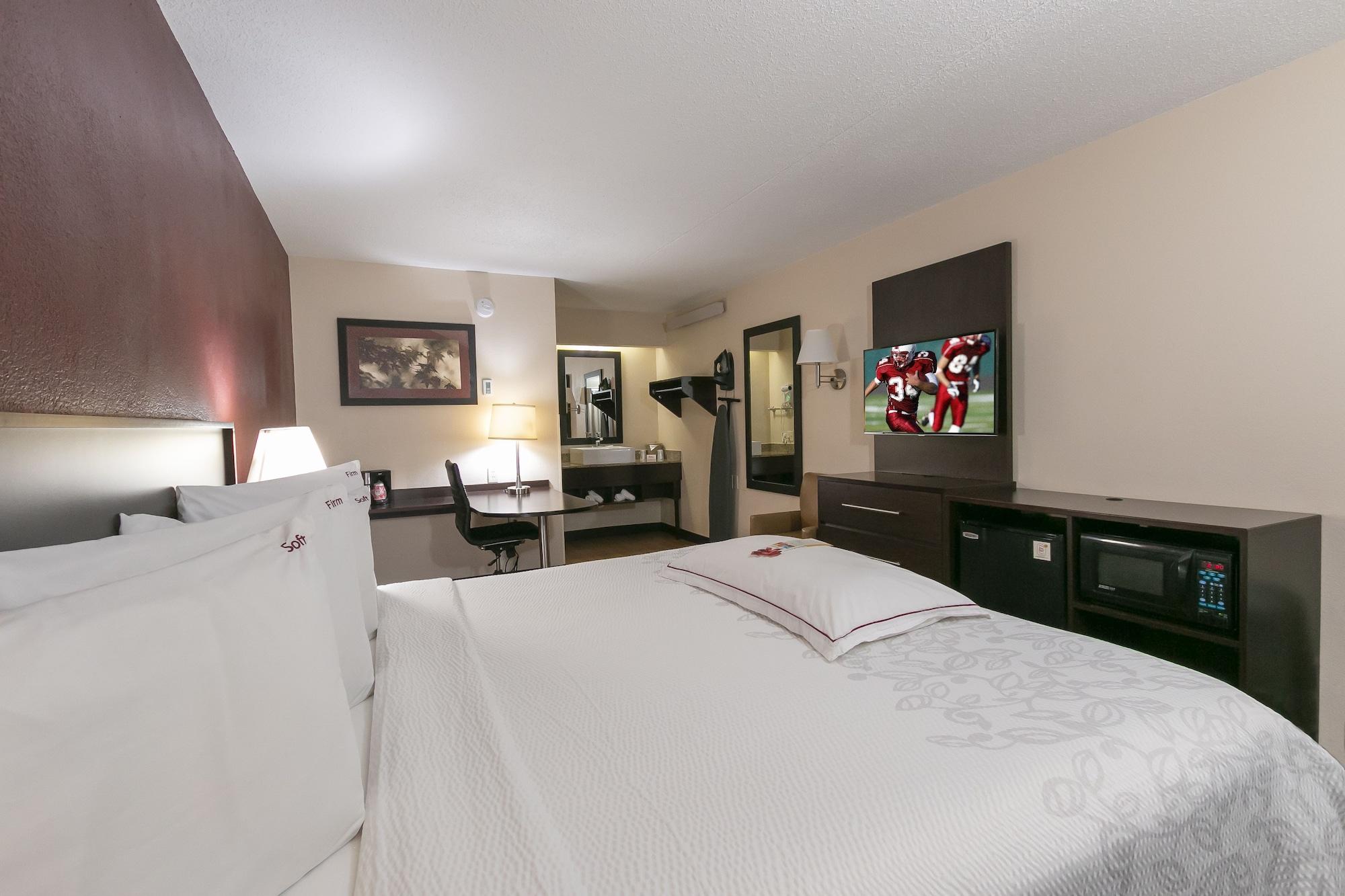 Red Roof Inn Plus+ Philadelphia Airport Essington Exterior photo