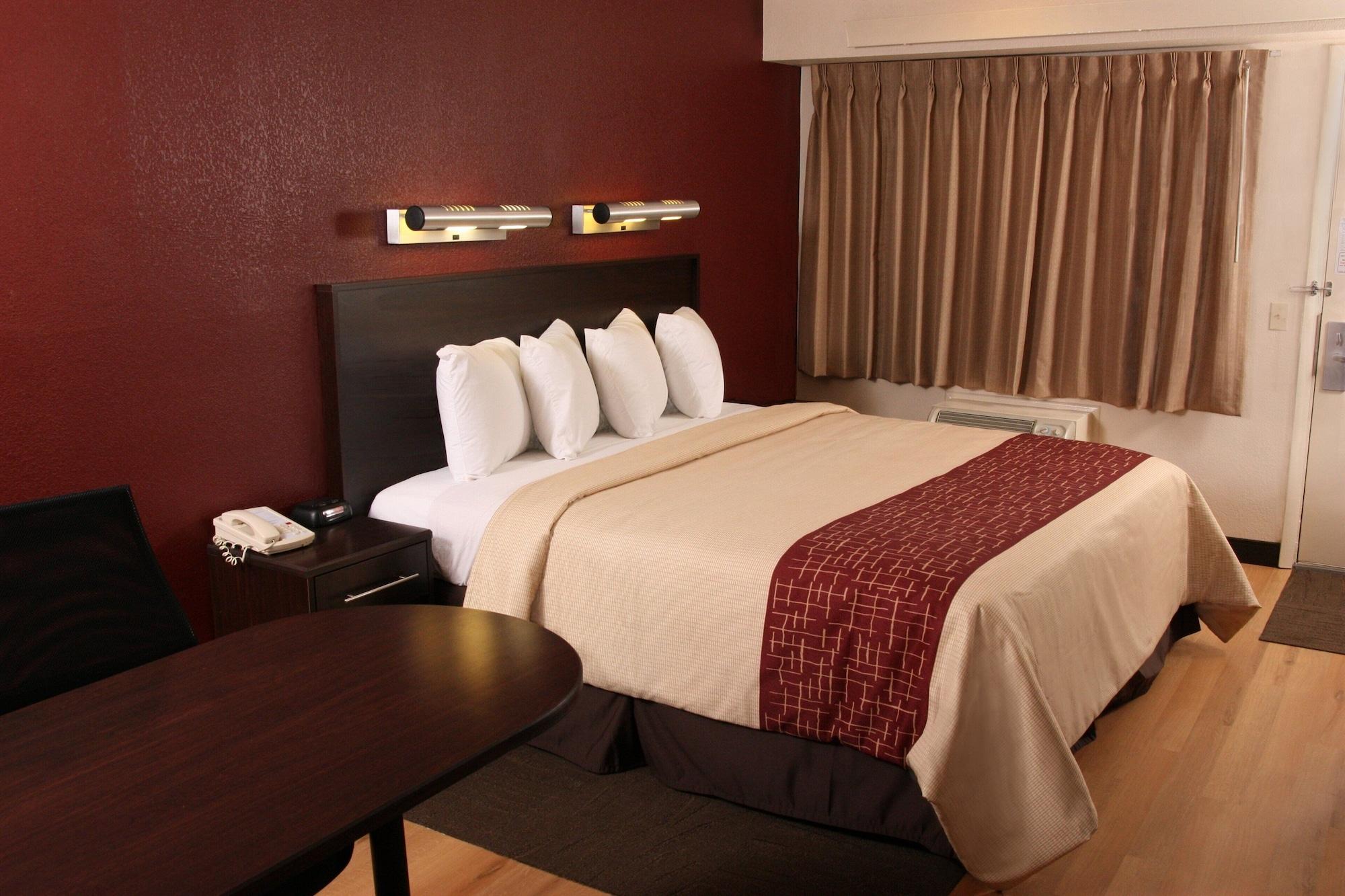 Red Roof Inn Plus+ Philadelphia Airport Essington Exterior photo