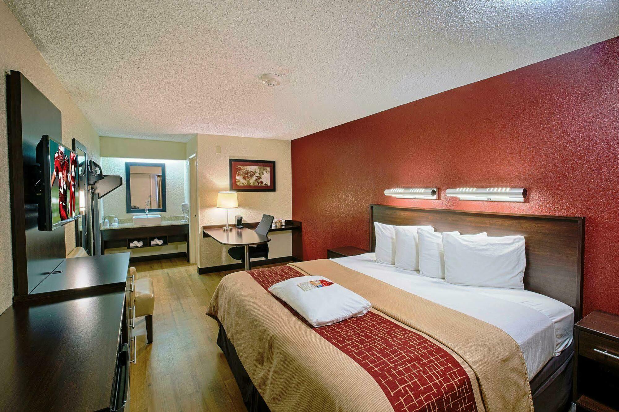 Red Roof Inn Plus+ Philadelphia Airport Essington Exterior photo