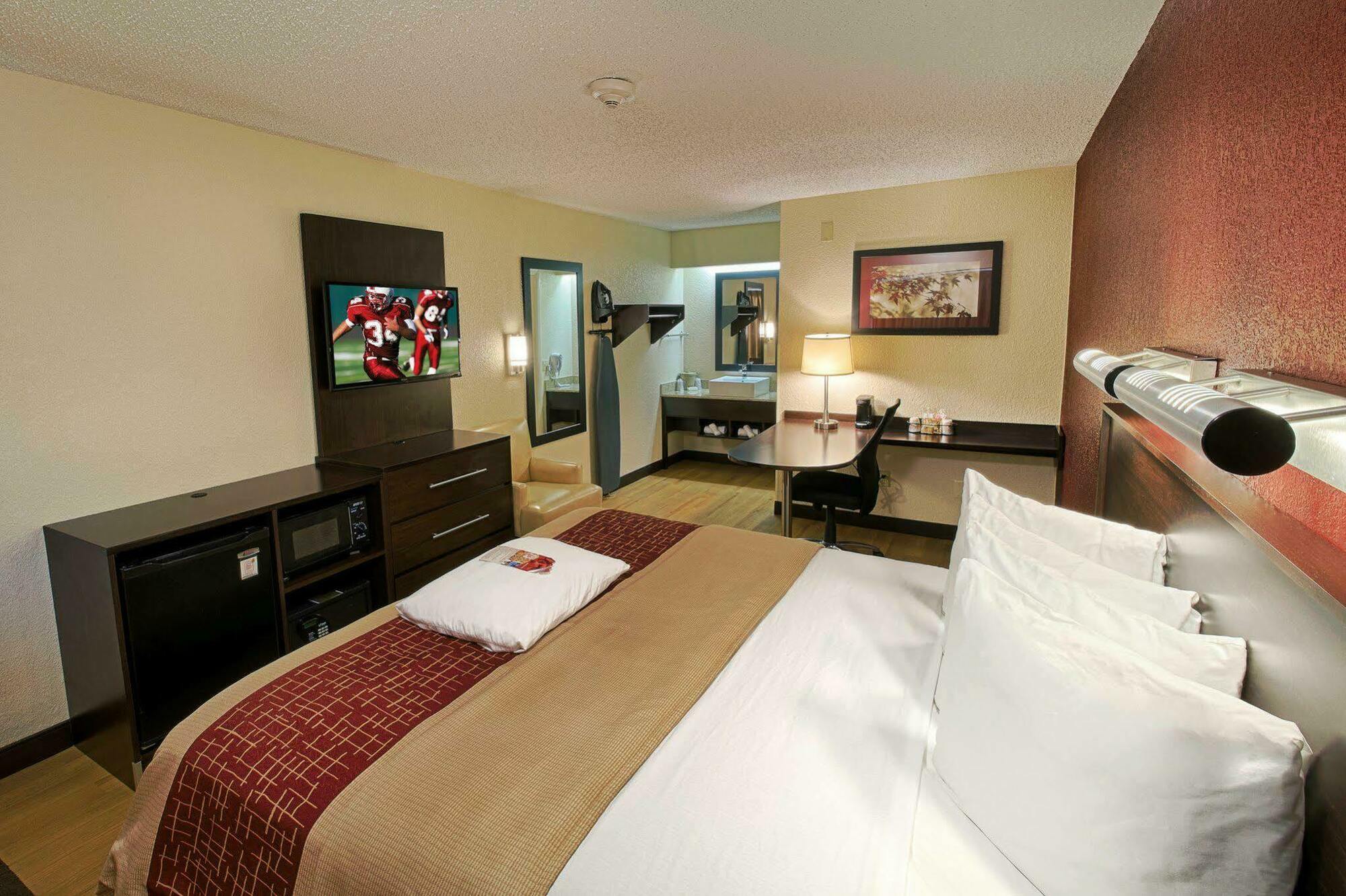 Red Roof Inn Plus+ Philadelphia Airport Essington Exterior photo